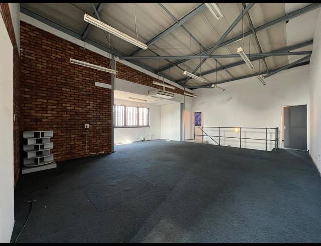 301M² WAREHOUSE TO LET IN STRIJDOMPARK